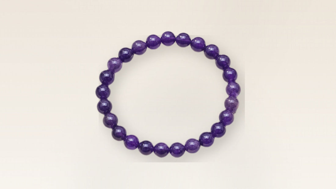 What Colors to Wear With an Amethyst Bracelet: A Style Guide for Calm and Everyday Outfits